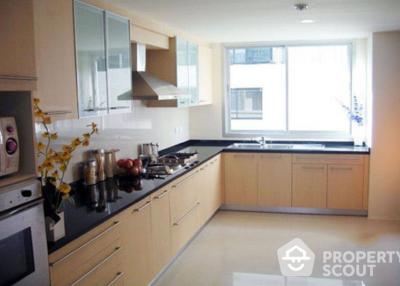 4-BR Apt. near BTS Surasak