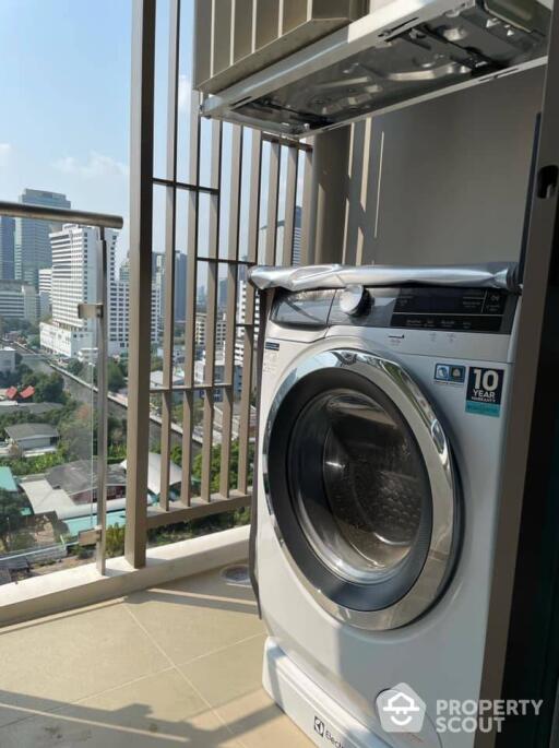 1-BR Condo at Supalai Oriental Sukhumvit 39 near MRT Phetchaburi (ID 405110)