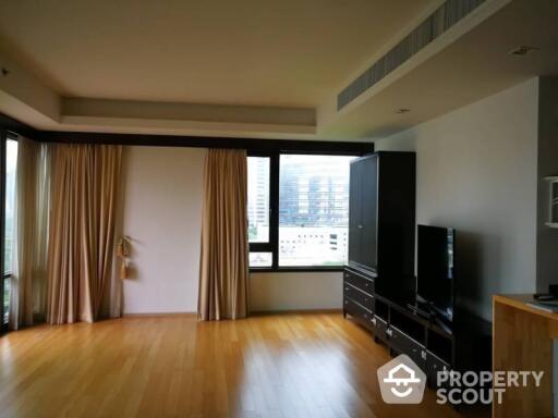 3-BR Condo at Prive By Sansiri near BTS Phloen Chit (ID 514690)