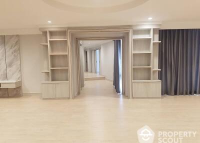 4-BR Condo at Raj Mansion near BTS Phrom Phong (ID 515051)