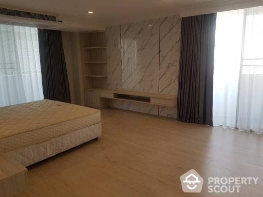 4-BR Condo at Raj Mansion near BTS Phrom Phong (ID 515051)