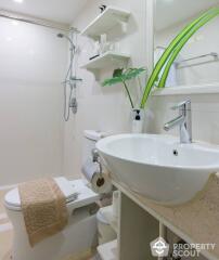 1-BR Serviced Apt. near BTS Chong Nonsi (ID 399973)