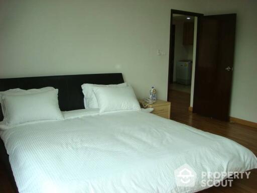 2-BR Apt. near MRT Queen Sirikit National Convention Centre (ID 399878)