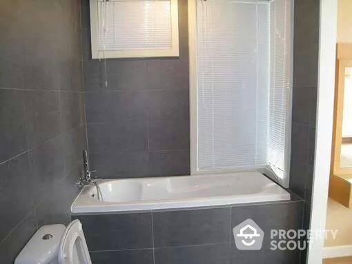 1-BR Condo at Manhattan Chidlom near BTS Chit Lom