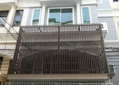 4-BR Townhouse near BTS Phrom Phong (ID 479742)