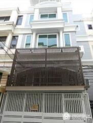 4-BR Townhouse near BTS Phrom Phong (ID 479742)