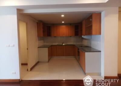 3-BR Apt. near BTS Phloen Chit (ID 512081)