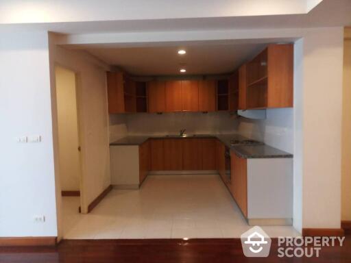 3-BR Apt. near BTS Phloen Chit (ID 512081)