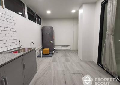 4-BR Townhouse near BTS Surasak (ID 513746)