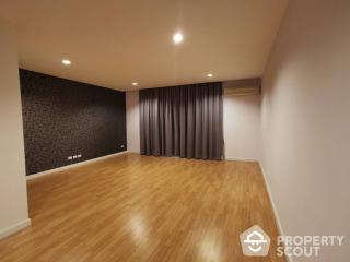 4-BR Townhouse near BTS Surasak (ID 513746)