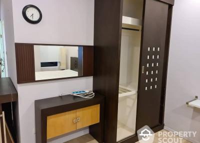 Studio Condo at Baan Siri Sathorn Yenakard Condominium near MRT Khlong Toei