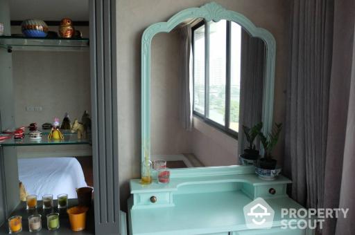 2-BR Condo at Siphaya River View Condominium near MRT Hua Lamphong