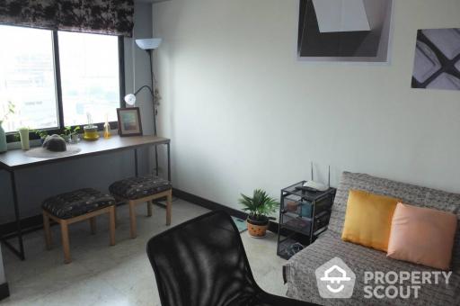 2-BR Condo at Siphaya River View Condominium near MRT Hua Lamphong