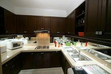 2-BR Condo near BTS Phrom Phong (ID 509583)