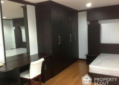 2-BR Condo at Baan Suanpetch Condominium near BTS Phrom Phong (ID 511869)