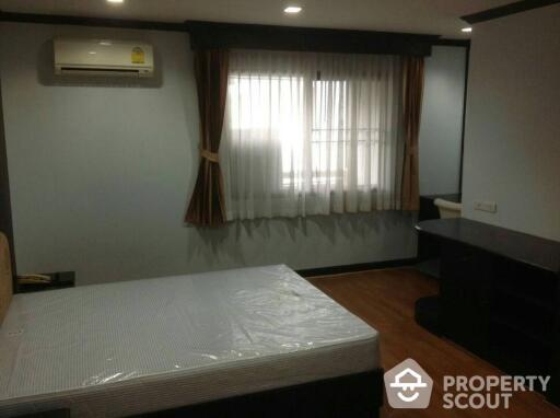 2-BR Condo at Baan Suanpetch Condominium near BTS Phrom Phong (ID 511869)