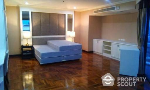 2-BR Condo at Baan Suanpetch Condominium near BTS Phrom Phong (ID 511871)