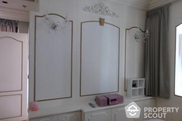 1-BR Condo at The Emporio Place near BTS Phrom Phong