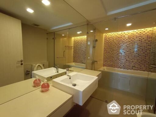 3-BR Condo at Le Nice Ekamai Condominium near BTS Ekkamai (ID 513822)