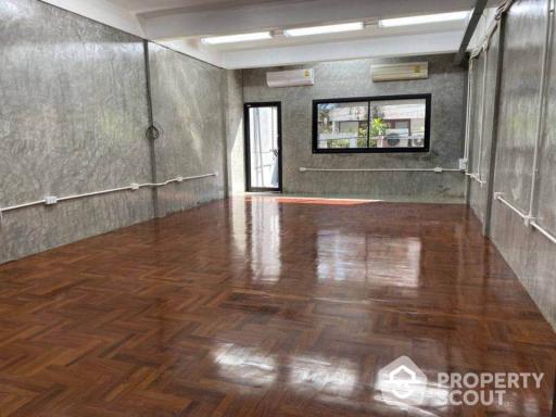 Commercial for Rent in Yan Nawa