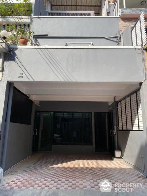 Commercial for Rent in Yan Nawa