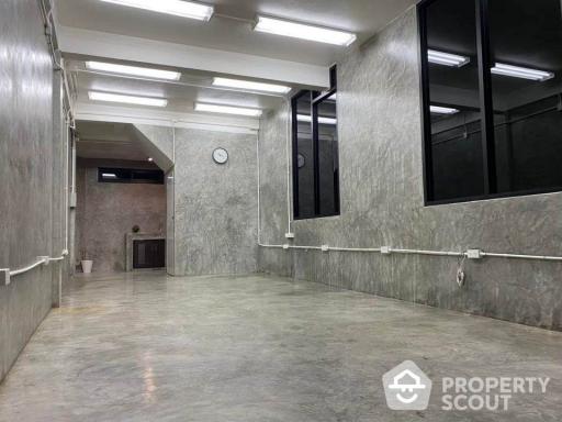 Commercial for Rent in Yan Nawa