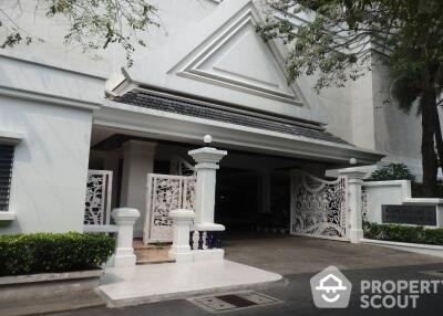 3-BR Condo at D.S. Tower 2 Sukhumvit 39 Condominium near MRT Sukhumvit