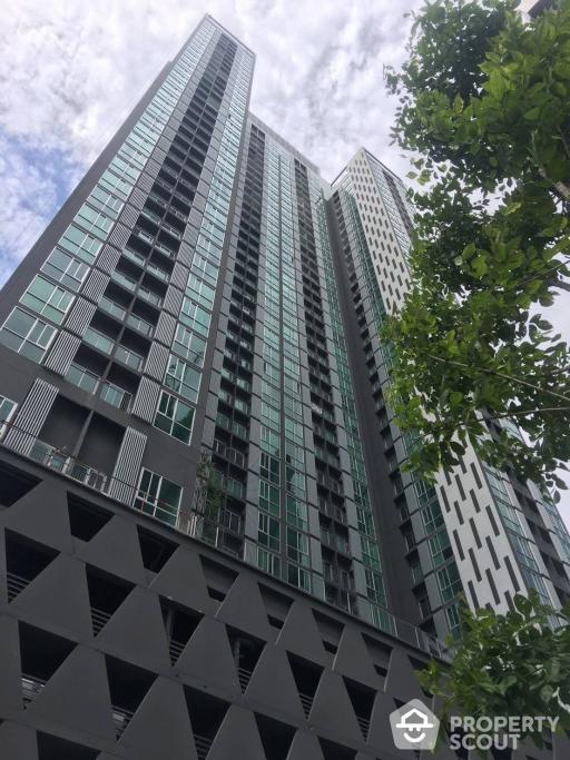 2-BR Condo at Sathorn Gardens near MRT Si Lom