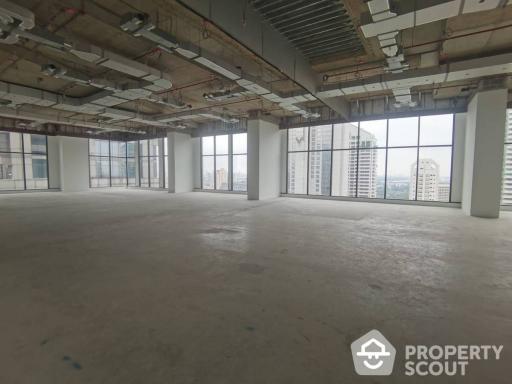 Commercial for Rent in Si Lom