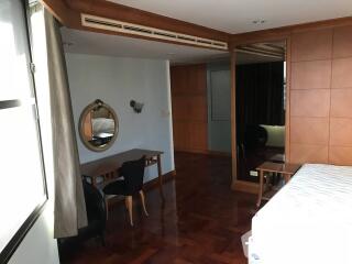 2-BR Condo at Lake Avenue Sukhumvit 16 near BTS Asok