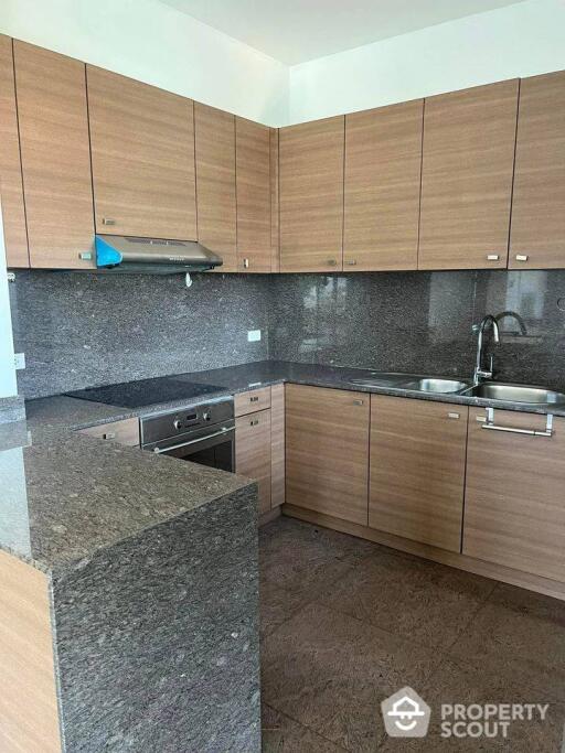 2-BR Apt. near BTS Ekkamai