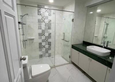 3-BR Apt. near MRT Sukhumvit