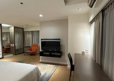 2-BR Serviced Apt. near BTS Nana