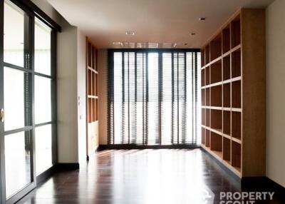 4-BR Apt. near MRT Sukhumvit (ID 512629)