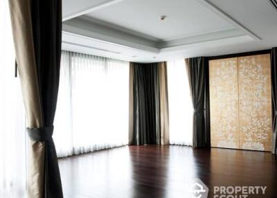 4-BR Apt. near MRT Sukhumvit (ID 512629)