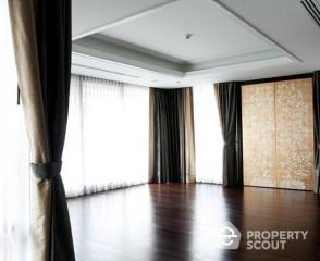 4-BR Apt. near MRT Sukhumvit (ID 512629)