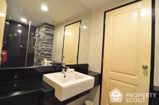 1-BR Condo at Bangkok Feliz Sukhumvit 69 near BTS Phra Khanong (ID 389712)