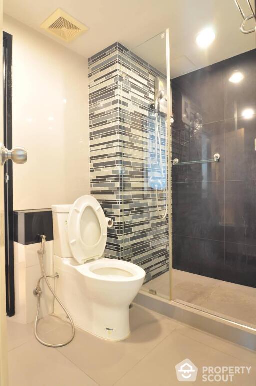 1-BR Condo at Bangkok Feliz Sukhumvit 69 near BTS Phra Khanong (ID 389712)