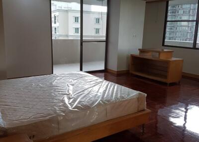 3-BR Apt. near BTS Phrom Phong (ID 510531)