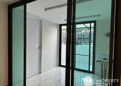 2-BR Townhouse in Chong Nonsi