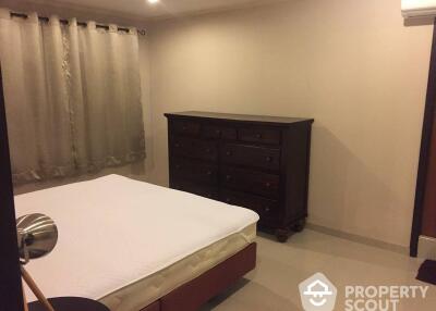 1-BR Condo at Regent On The Park1 (sukhumvit26) Condominium near BTS Phrom Phong (ID 513125)