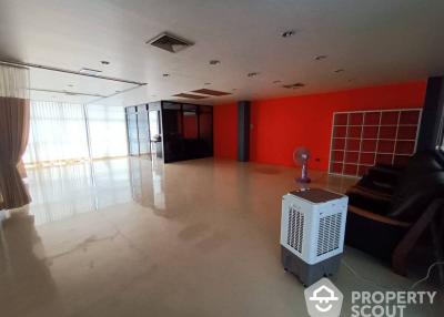 Commercial for Rent in Khlong Ton Sai