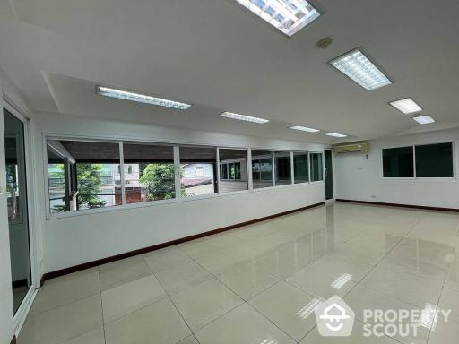 Commercial for Rent in Thung Maha Mek