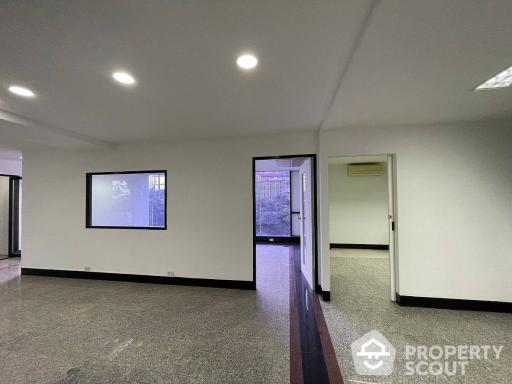 Commercial for Rent in Thung Maha Mek