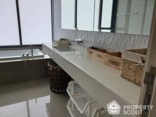 2-BR Condo at Rhythm Sukhumvit 42 near BTS Ekkamai