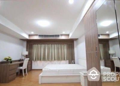 1-BR Serviced Apt. near BTS Surasak