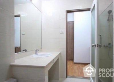 1-BR Serviced Apt. near BTS Surasak