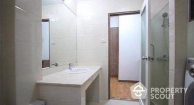 1-BR Serviced Apt. near BTS Surasak