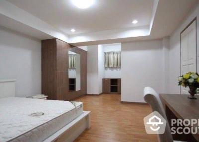 1-BR Serviced Apt. near BTS Surasak