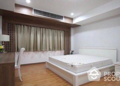 1-BR Serviced Apt. near BTS Surasak